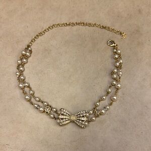 Elegant Gold and Pearl Necklace